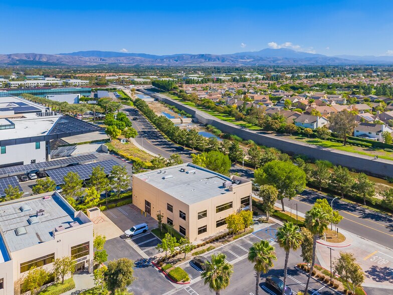 67 Peters Canyon Rd, Irvine, CA à vendre - Photo du bâtiment - Image 3 de 33