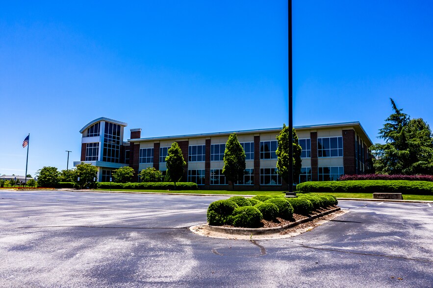 330 Bob Heath Dr, Huntsville, AL à louer - Photo du bâtiment - Image 2 de 10