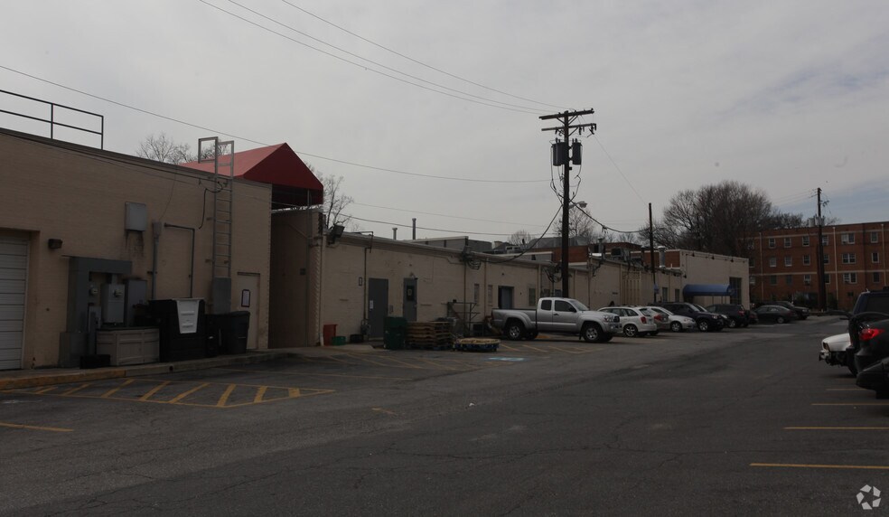 8301-8325 Grubb Rd, Silver Spring, MD à louer - Photo du bâtiment - Image 3 de 5