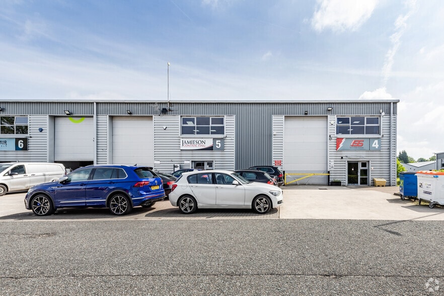 Dunkirk Ln, Hyde for lease - Building Photo - Image 2 of 3