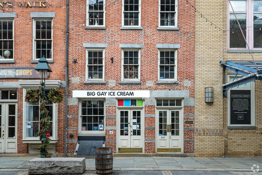 207 Front St, New York, NY for lease - Building Photo - Image 3 of 5