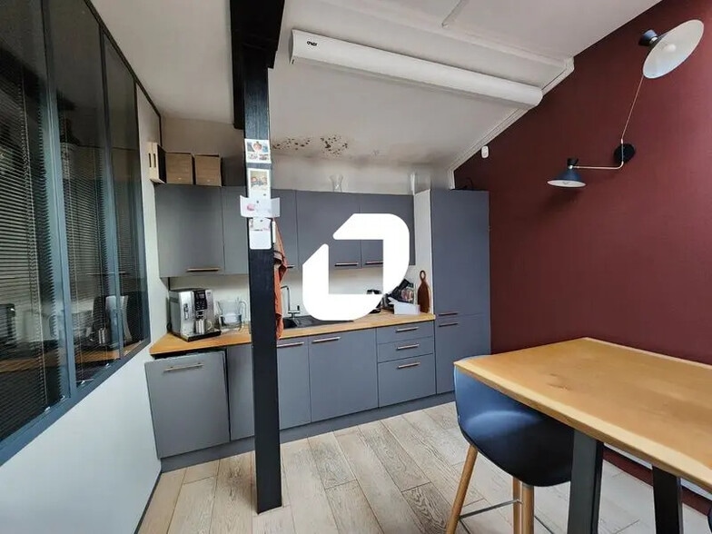 Office in Bordeaux for lease - Building Photo - Image 3 of 13