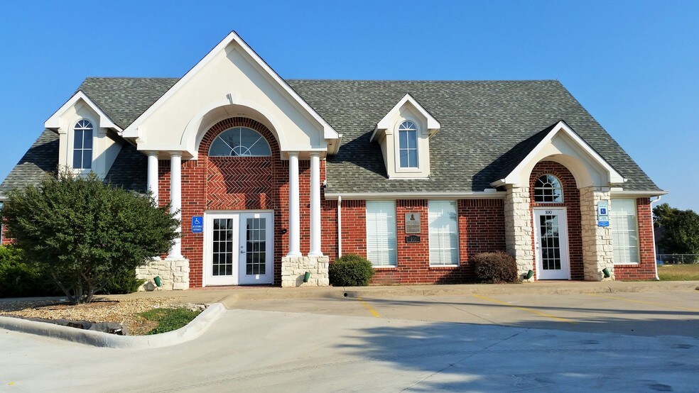 309 W Eldorado Pky, Little Elm, TX à louer - Photo du bâtiment - Image 1 de 14