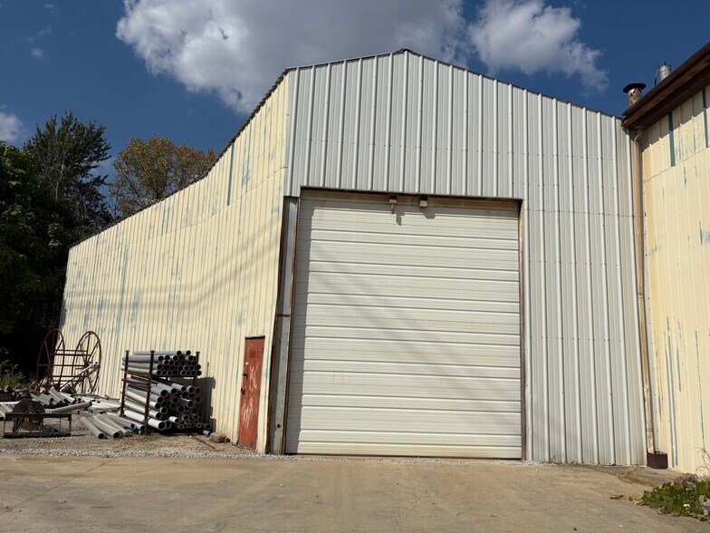 5522 A N Center St, Hilliard, OH à louer - Photo du bâtiment - Image 3 de 12