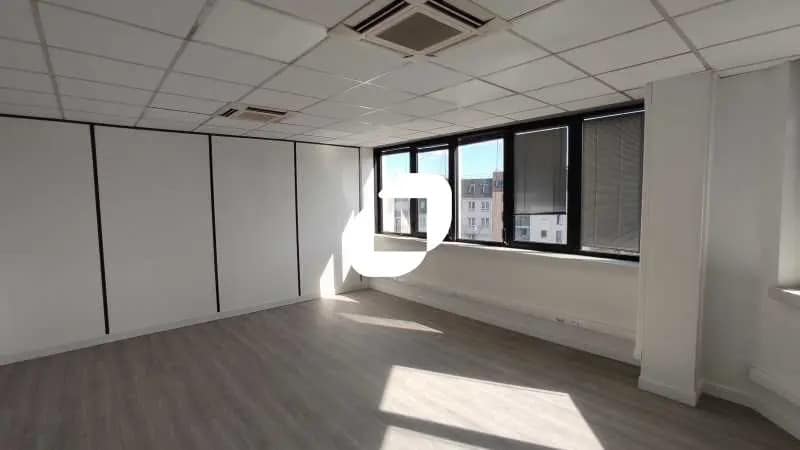 Office in Le Kremlin-Bicêtre for lease - Interior Photo - Image 2 of 8