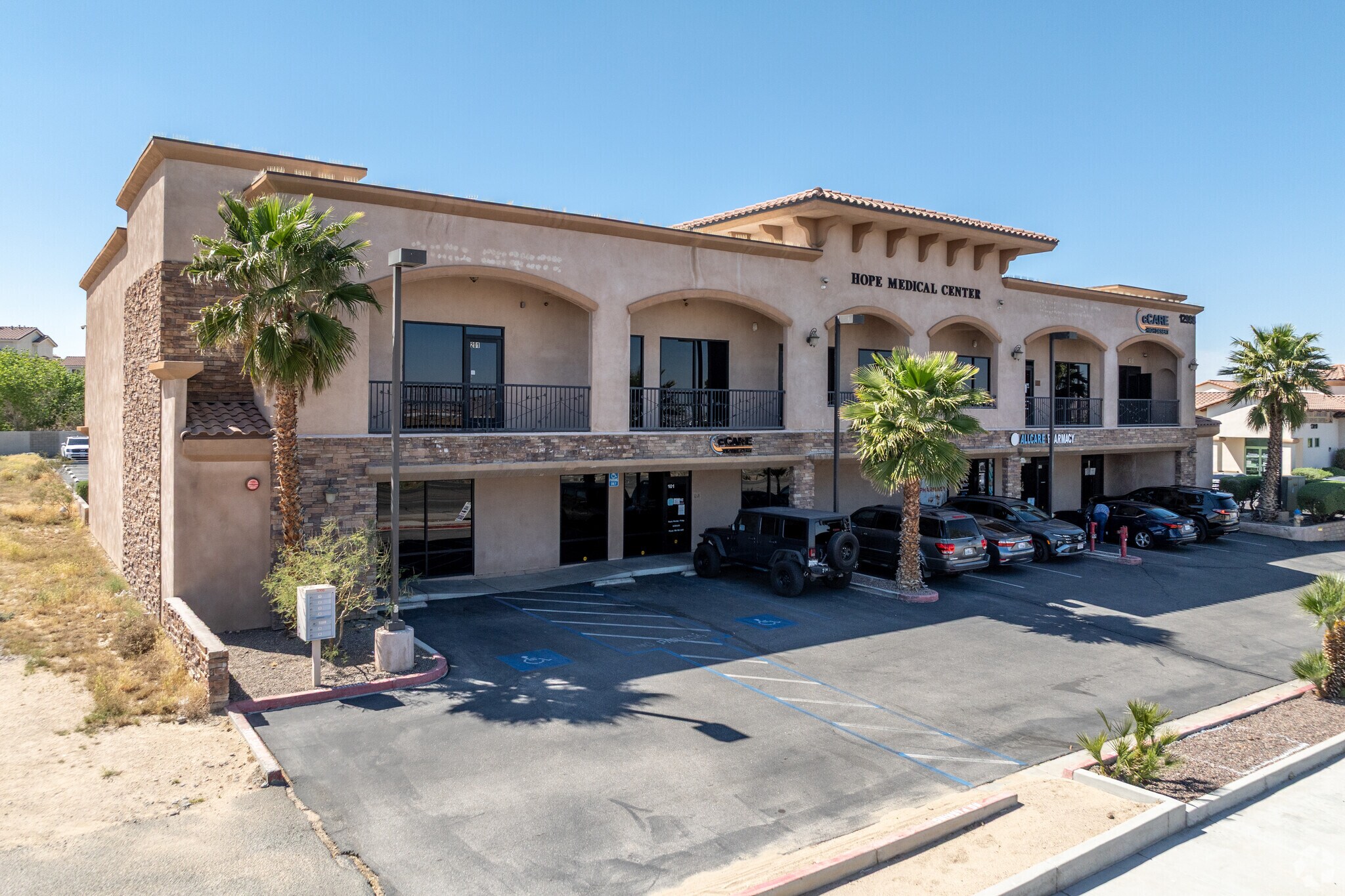 12998 Hesperia Rd, Victorville, CA à louer Photo principale- Image 1 de 5
