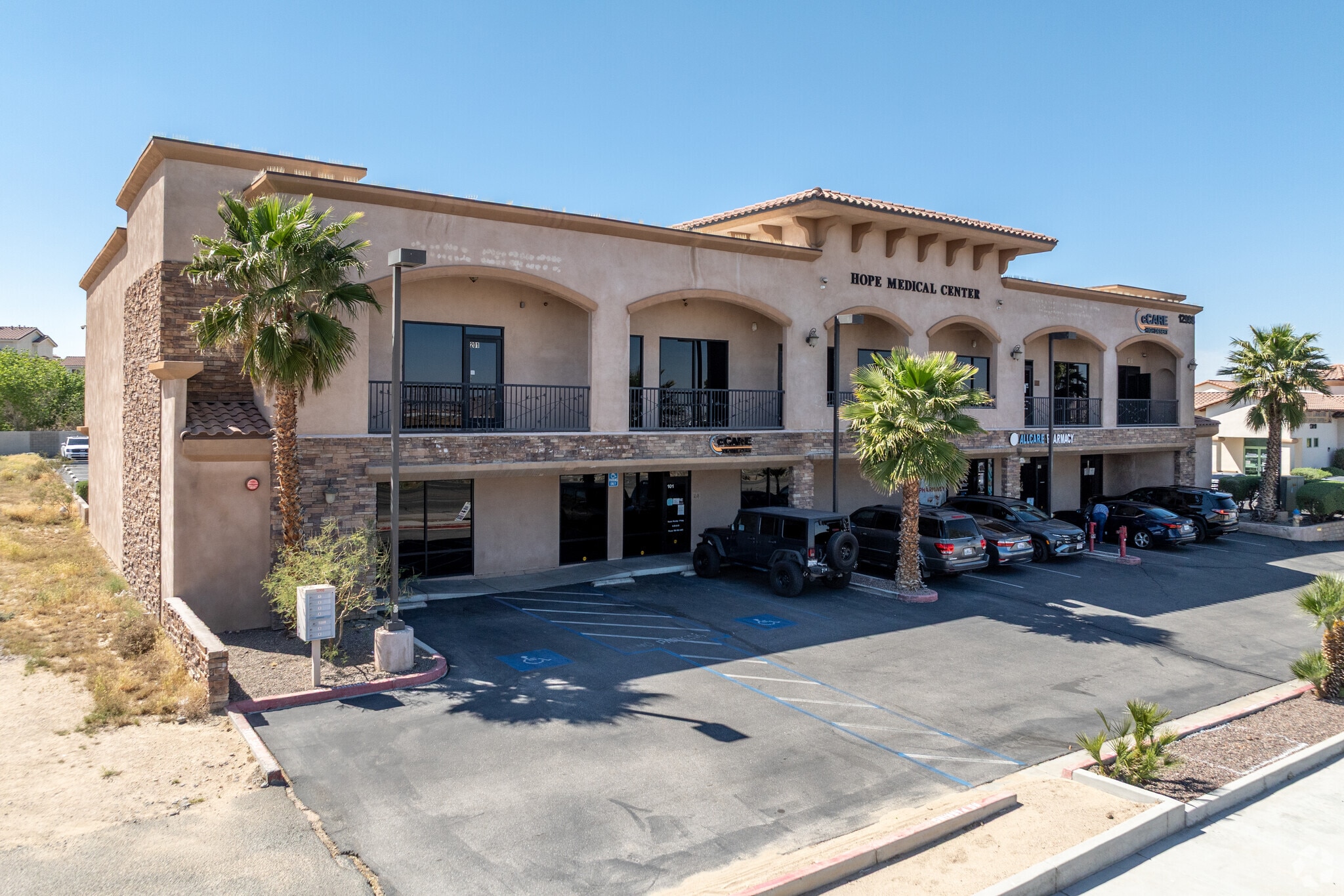 12998 Hesperia Rd, Victorville, CA for lease Primary Photo- Image 1 of 5