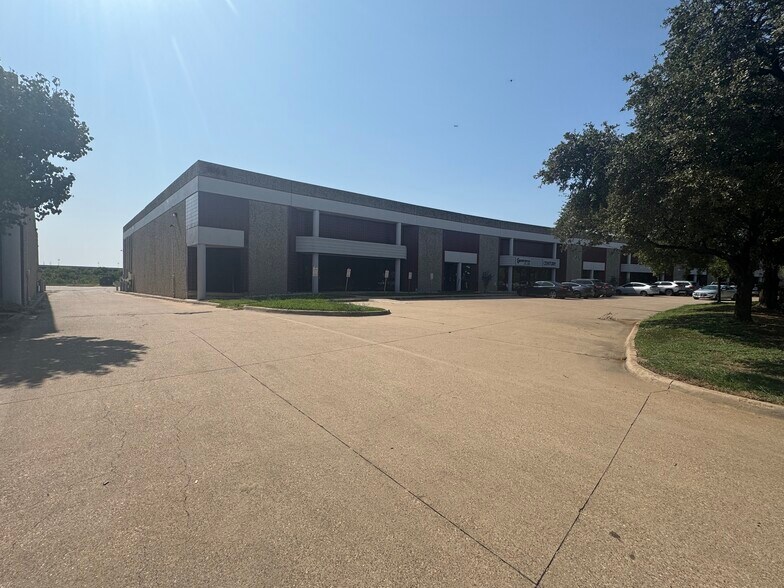 1545 Capital Dr, Carrollton, TX for lease - Building Photo - Image 1 of 1