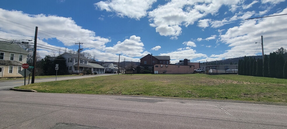 160 S Market St, Elysburg, PA à louer - Photo du bâtiment - Image 3 de 5