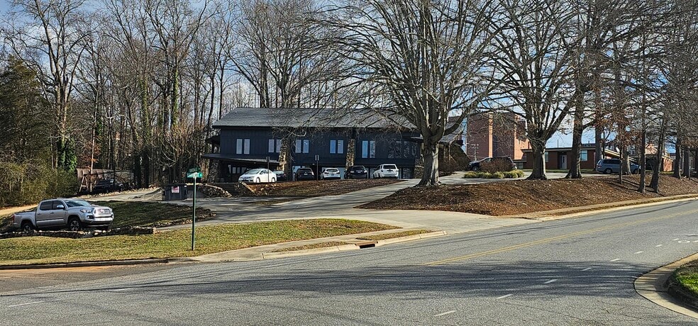701 Hartness Rd, Statesville, NC for sale - Building Photo - Image 2 of 14