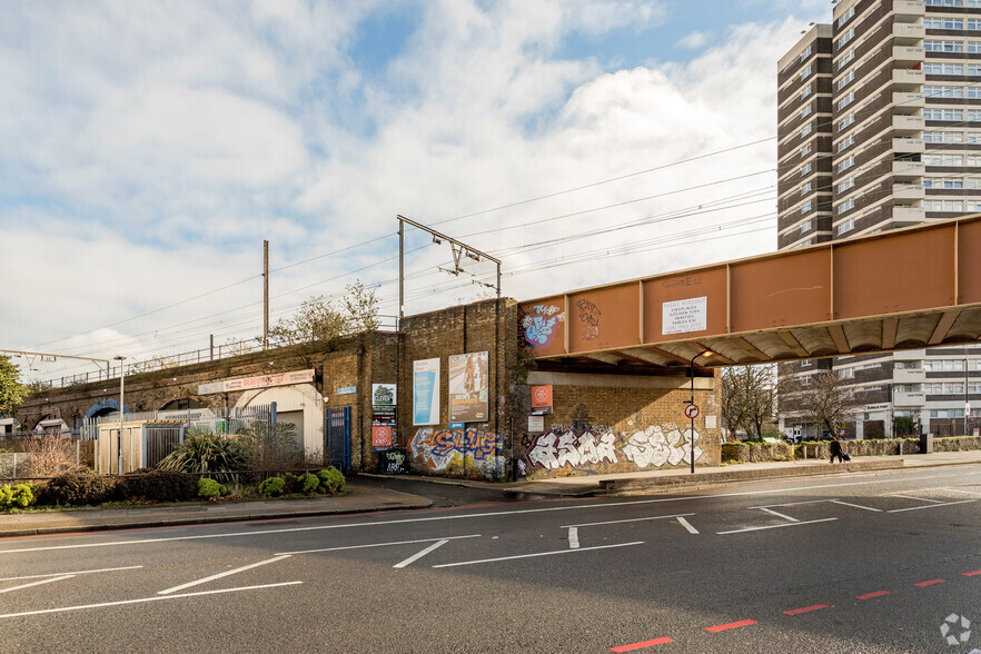 450 Burdett Rd, London for sale - Primary Photo - Image 1 of 1