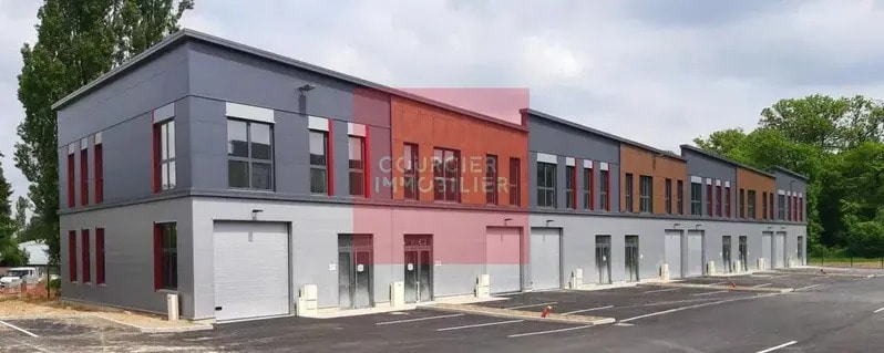Feucherolles, Feucherolles for lease Building Photo- Image 1 of 4