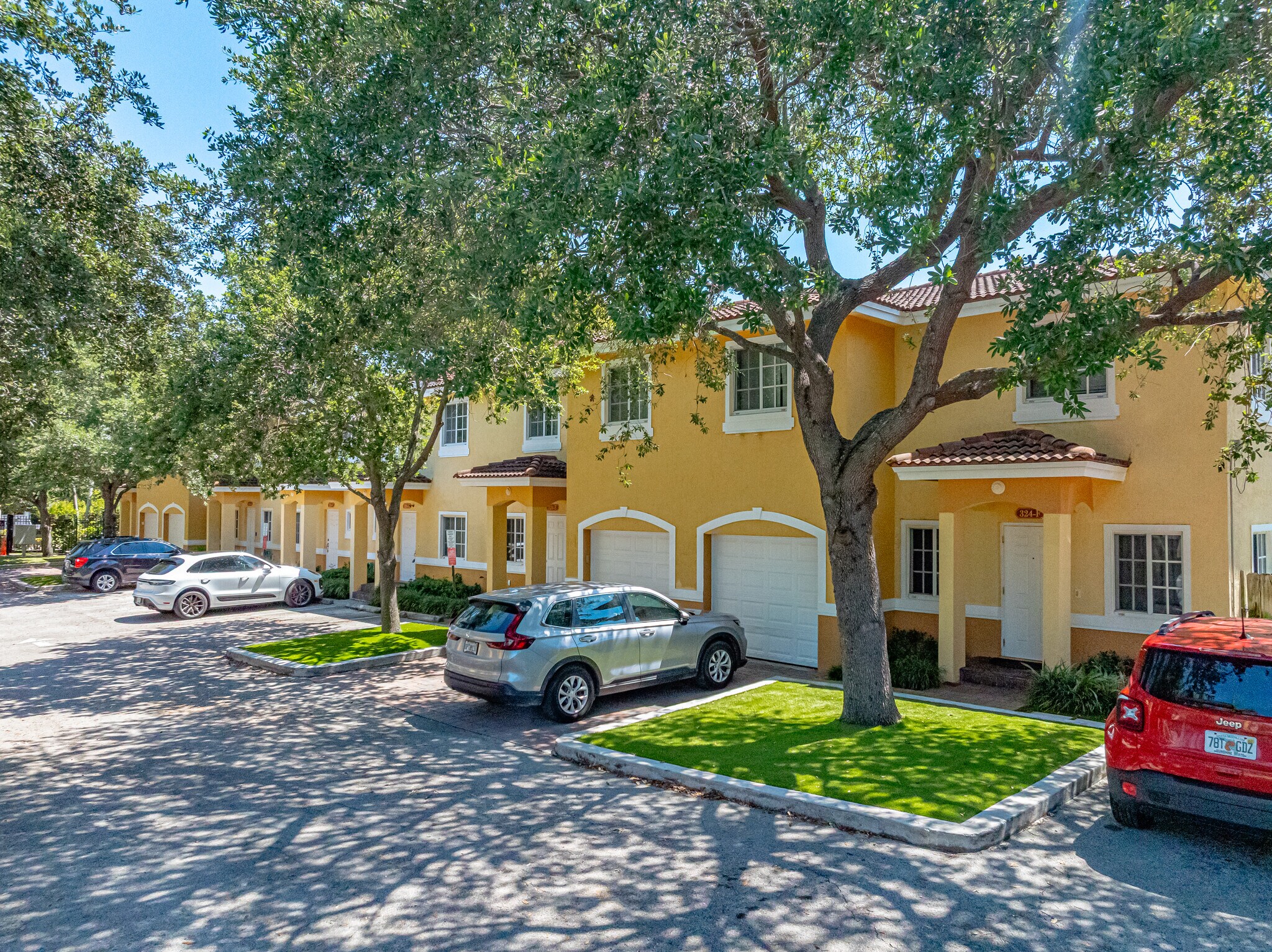 322-324 NE 3rd St, Hallandale Beach, FL à vendre Photo du bâtiment- Image 1 de 19