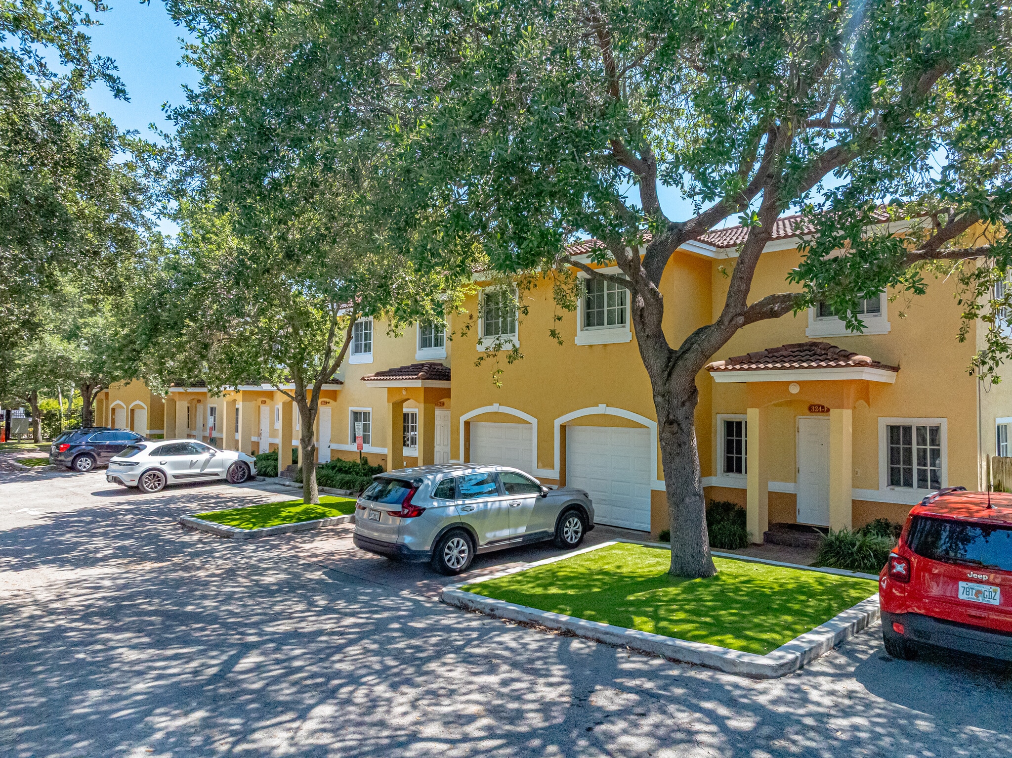 322-324 NE 3rd St, Hallandale Beach, FL à vendre Photo du bâtiment- Image 1 de 19