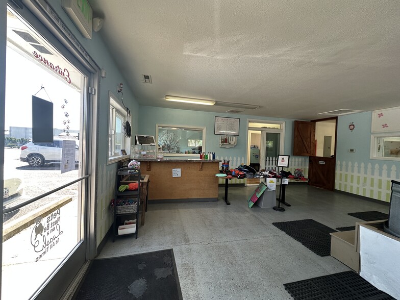945 Alder Dr N, Salem, OR à louer - Photo du bâtiment - Image 3 de 14