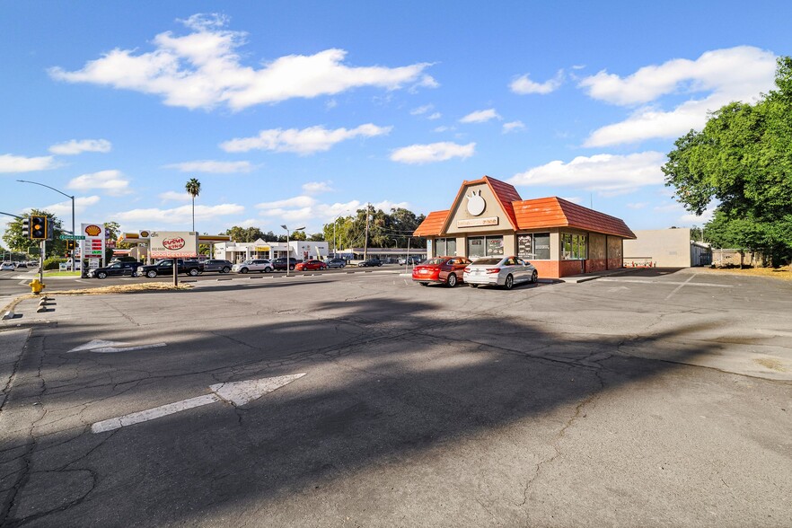 2190 Esplanade Rd, Chico, CA for lease - Building Photo - Image 1 of 5
