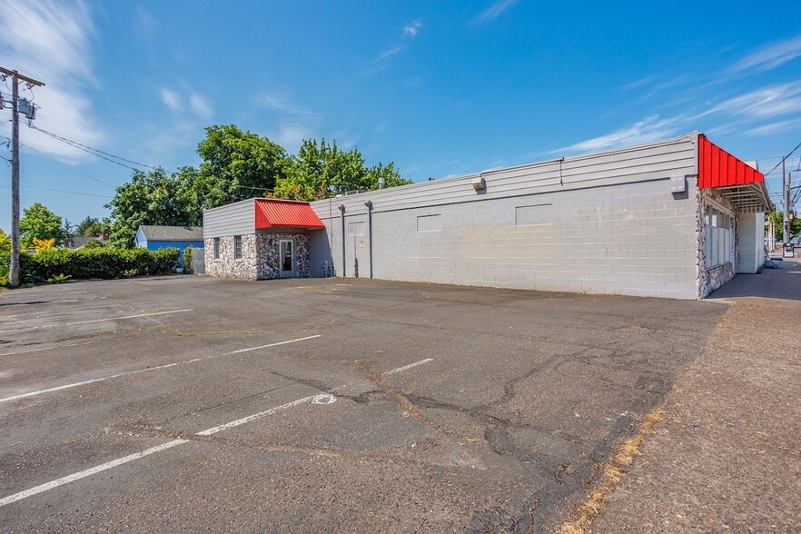 10234 NE Glisan St, Portland, OR for sale - Building Photo - Image 3 of 28