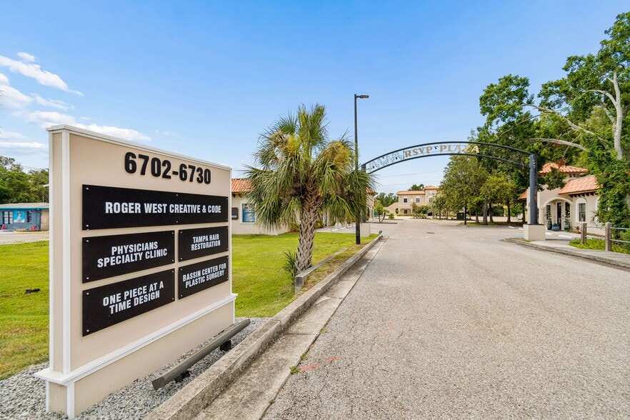 6730 W Linebaugh Ave, Tampa, FL à louer - Photo du bâtiment - Image 2 de 20