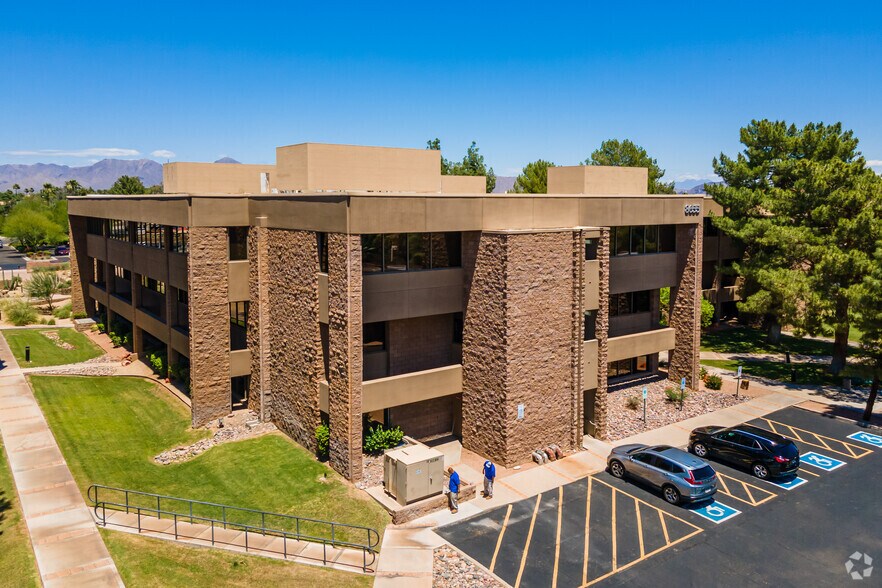 8655 E Via de Ventura, Scottsdale, AZ à louer - Photo du bâtiment - Image 3 de 8