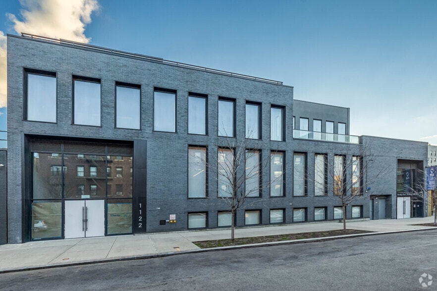 11-20 46th Rd, Long Island City, NY à louer - Photo principale - Image 1 de 10