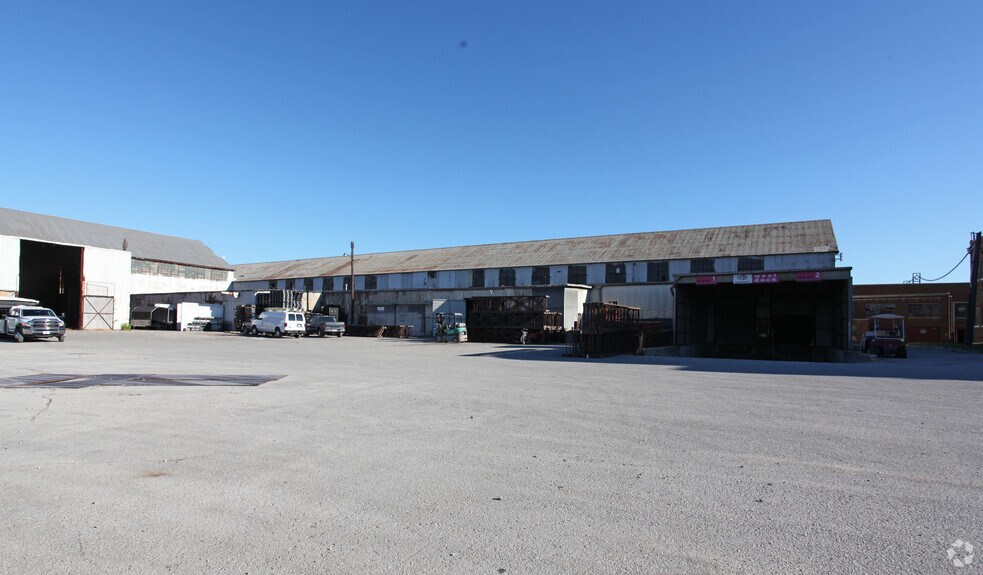 7800 E 12th St, Kansas City, MO à louer - Photo du bâtiment - Image 1 de 8