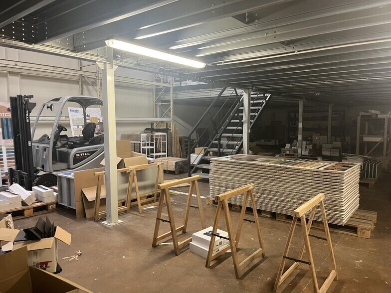 Industrial in Eysines for lease - Interior Photo - Image 2 of 8