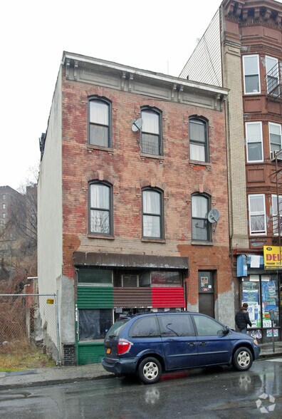 Palisade Ave portefeuille de 2 propriétés à vendre sur LoopNet.ca - Photo principale - Image 2 de 2