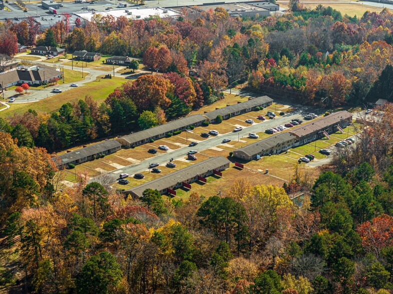 1025 Harris Dr, South Boston, VA à vendre - Aérien - Image 2 de 7