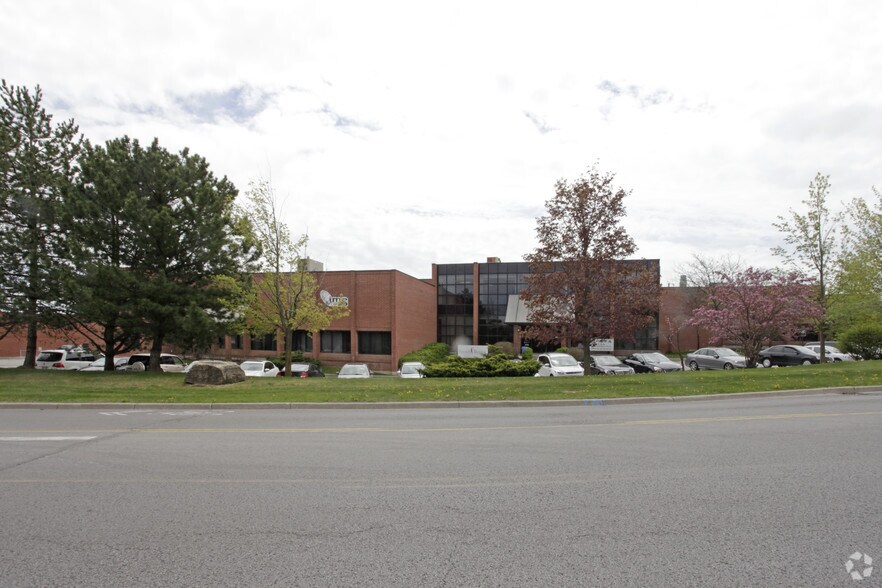 65 W Beaver Creek Rd, Richmond Hill, ON for lease - Primary Photo - Image 1 of 9