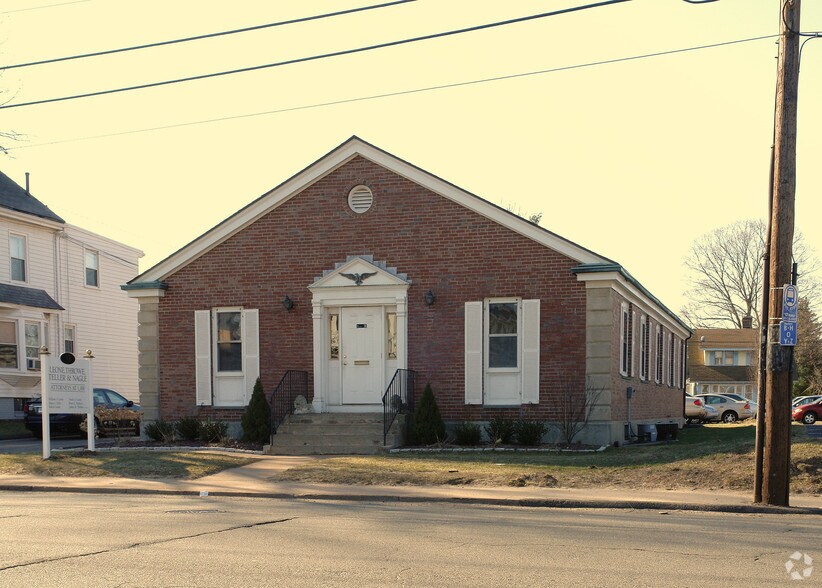 33 Connecticut Blvd, East Hartford, CT à vendre - Photo du bâtiment - Image 2 de 2