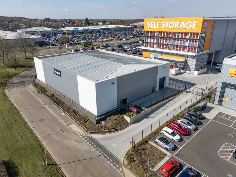 Crompton Close, Basildon for sale - Building Photo - Image 2 of 4