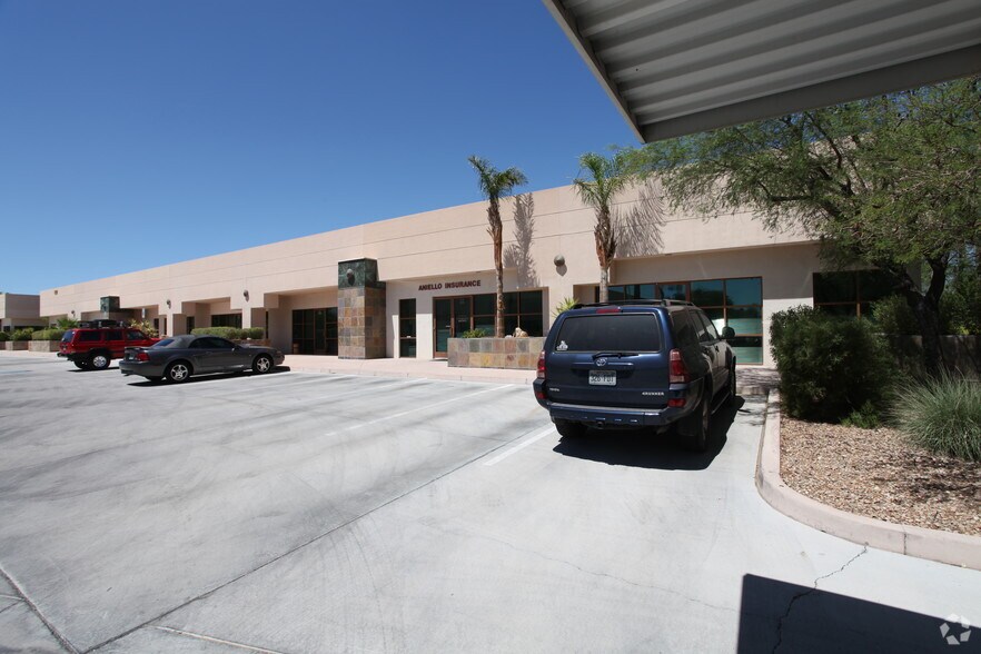 3010 W Charleston Blvd, Las Vegas, NV à louer - Photo du bâtiment - Image 3 de 8