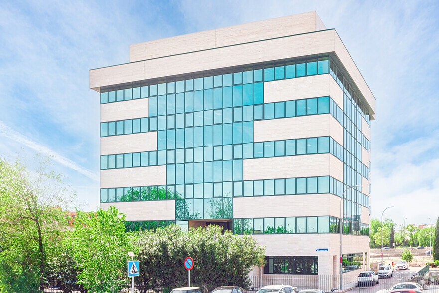Avenida Sur del Aeropuerto de Barajas, 28, Madrid, Madrid for lease - Building Photo - Image 2 of 20