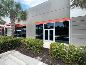 9211 Cockleshell Ct, Bonita Springs, FL à louer Photo du bâtiment- Image 1 de 7