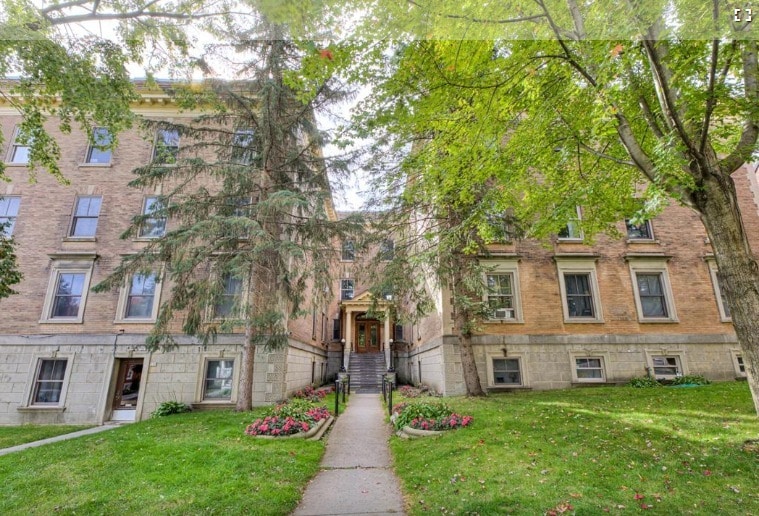 438-440 Av Mount Stephen, Westmount, QC for sale Primary Photo- Image 1 of 2