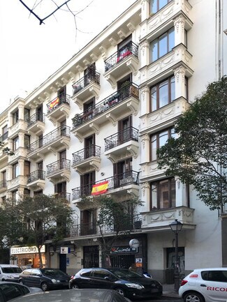 Plus de détails pour Multi-résidentiel à vendre