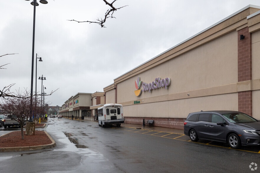 630 Fellsway, Medford, MA for lease - Primary Photo - Image 1 of 3