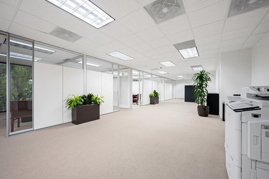 4560 Belt Line Rd, Addison, TX for lease - Interior Photo - Image 3 of 19