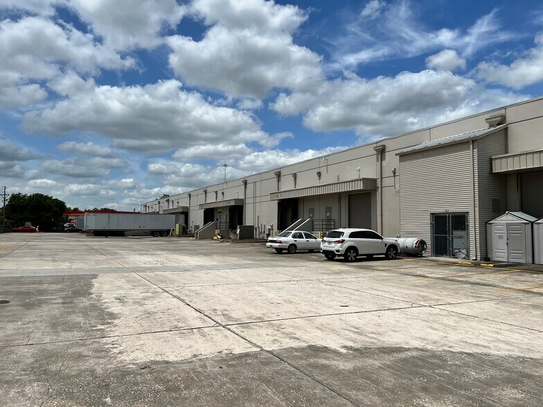 5002-5300 Region Ct, Lakeland, FL à louer - Photo du bâtiment - Image 2 de 4