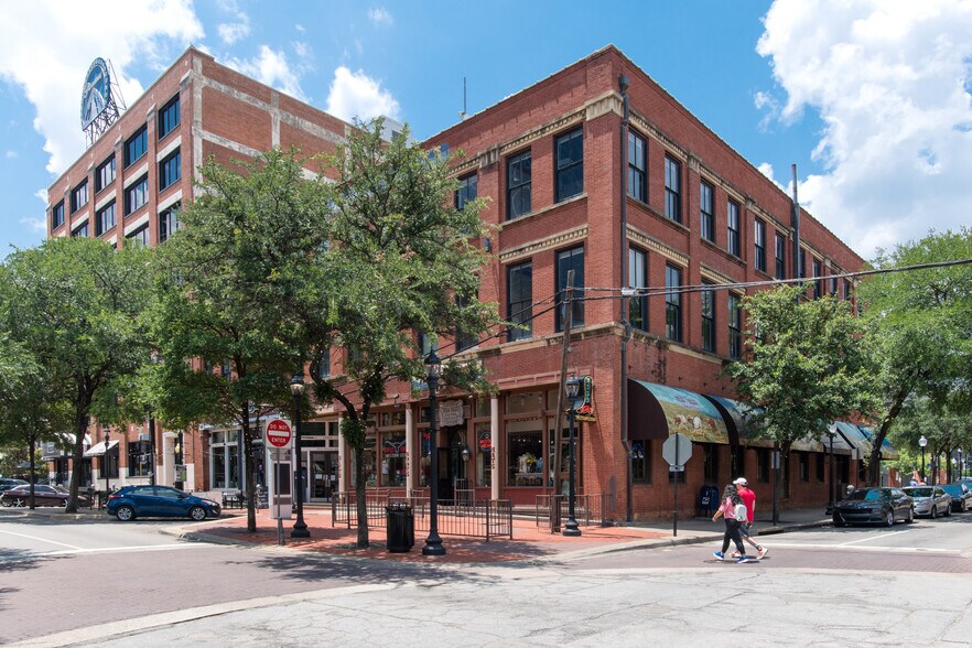 311 N Market St, Dallas, TX à louer - Photo du bâtiment - Image 2 de 12