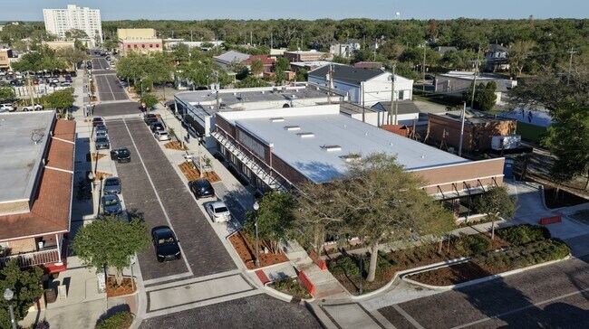 Plus de détails pour 201 Oak Ave, Sanford, FL - Commerce de détail à louer