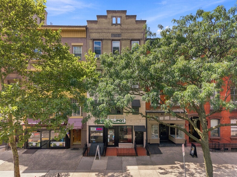 704 Washington St, Hoboken, NJ à vendre - Photo du bâtiment - Image 1 de 32