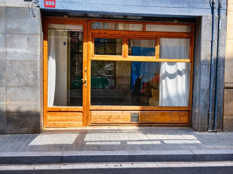 Immeuble residentiel dans Barcelone, Barcelona à vendre - Photo du bâtiment - Image 2 de 5