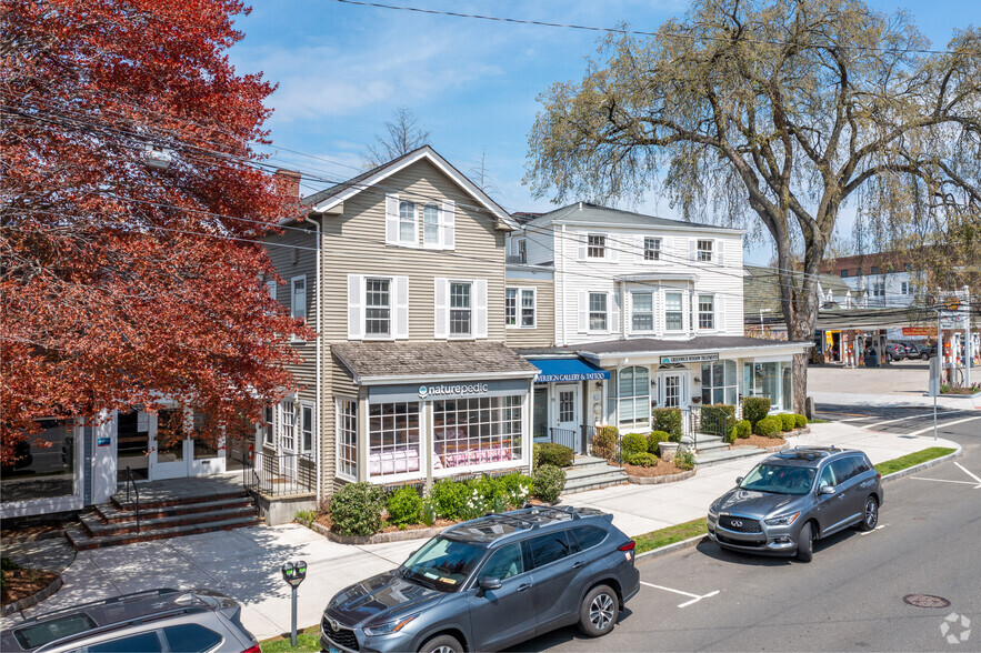 79 E Putnam Ave, Greenwich, CT for lease - Building Photo - Image 3 of 9