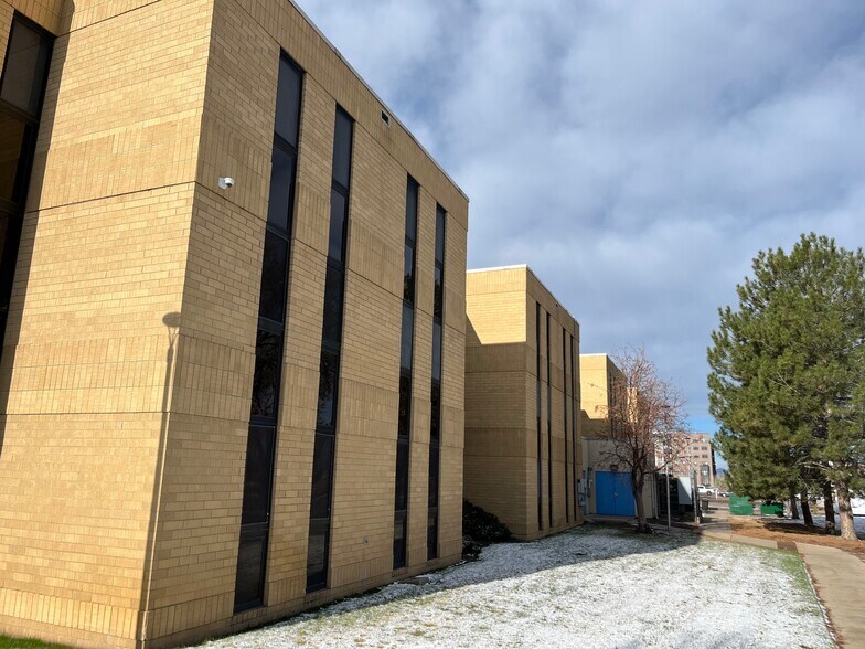 2206 Victor St, Aurora, CO à vendre - Photo du bâtiment - Image 2 de 7