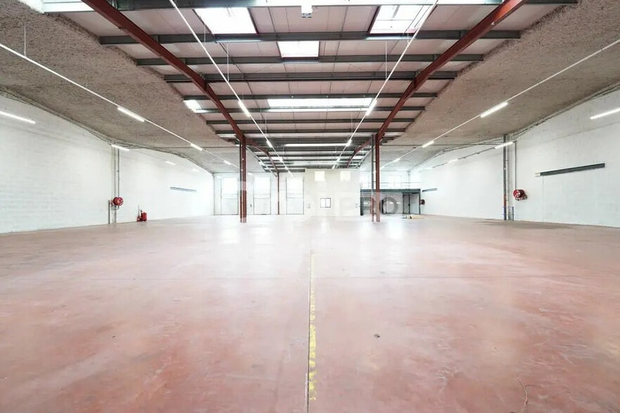 Flex in Corbas for lease - Building Photo - Image 2 of 31