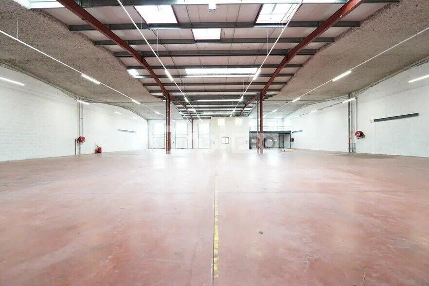 Flex dans Corbas à louer - Photo du bâtiment - Image 2 de 31