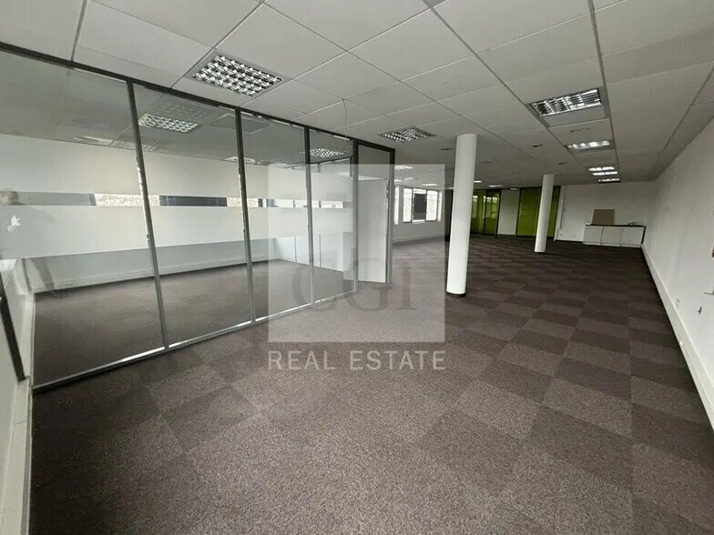 Office in Saint-Priest for lease - Interior Photo - Image 3 of 10