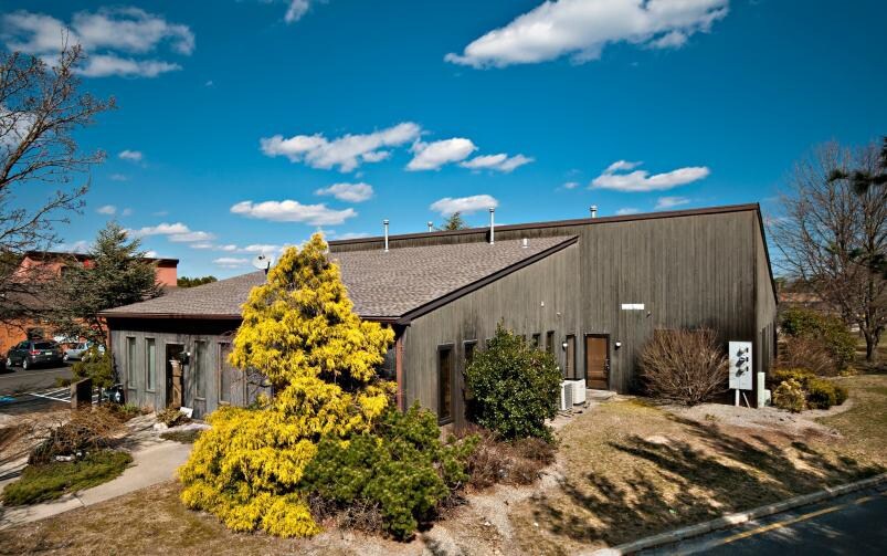 17 Beaverson Blvd, Brick, NJ à louer Photo principale- Image 1 de 2