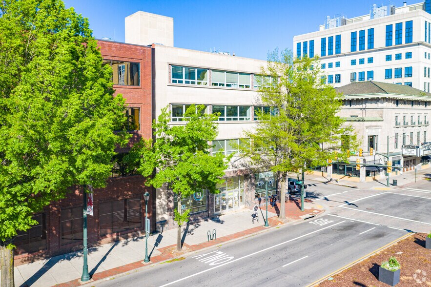 626 E Broad St, Richmond, VA à louer - Photo du bâtiment - Image 2 de 2
